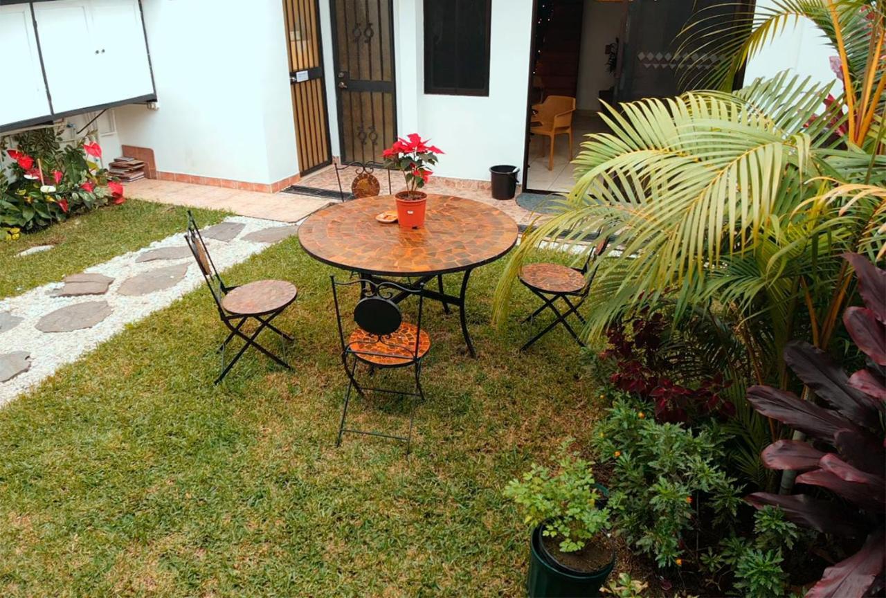אסקזו Trebol Amarillo Bed & Breakfast מראה חיצוני תמונה