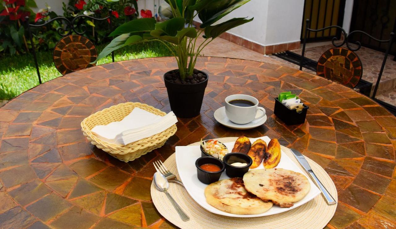 אסקזו Trebol Amarillo Bed & Breakfast מראה חיצוני תמונה
