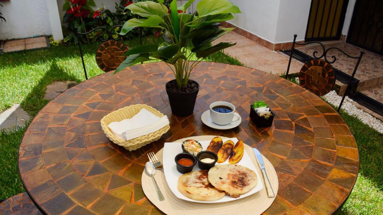 אסקזו Trebol Amarillo Bed & Breakfast מראה חיצוני תמונה